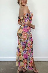 Perfect Guest Look – Schulterfreies, gerüschtes Maxikleid mit Schlitz und Blumenmuster